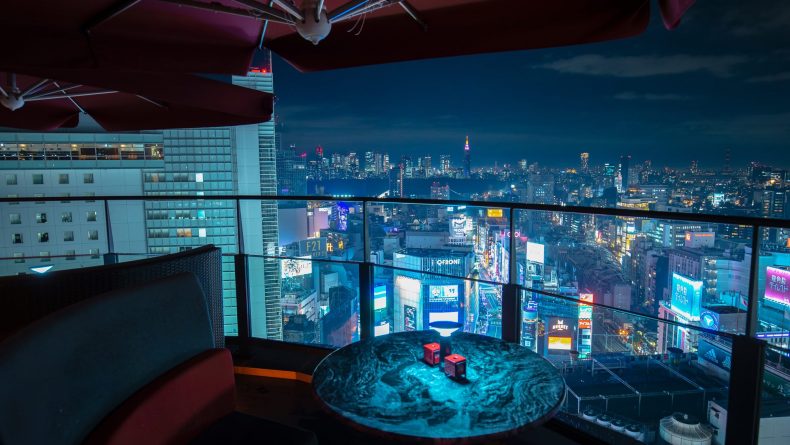 Cé La Vie Tokyo Sky bar at night