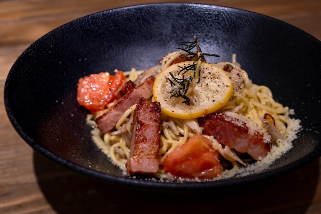 Friendly Fusion Izakaya: Tokyo’s Bal Scene