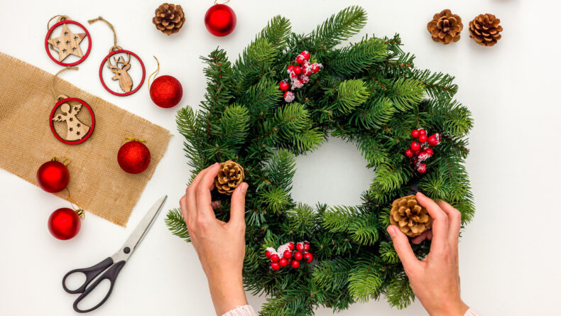 100 Yen Shop Craft: Holiday Wreath