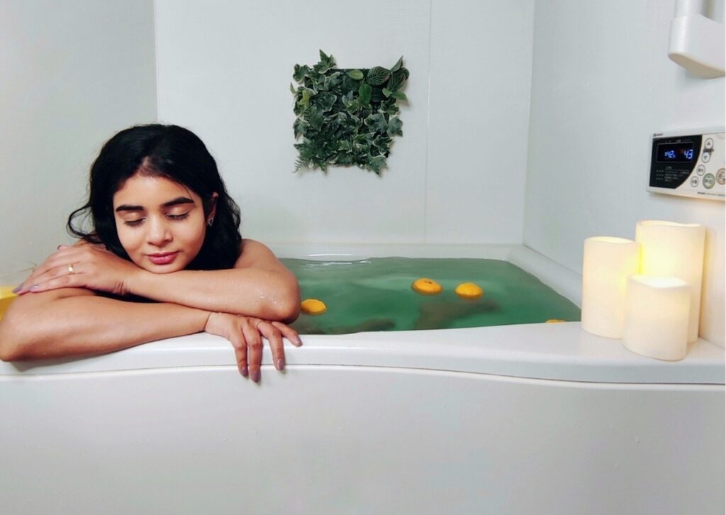 Turn Your Tokyo Apartment's Bathroom Into a Cozy Place of Zen Bathe With Yuzus